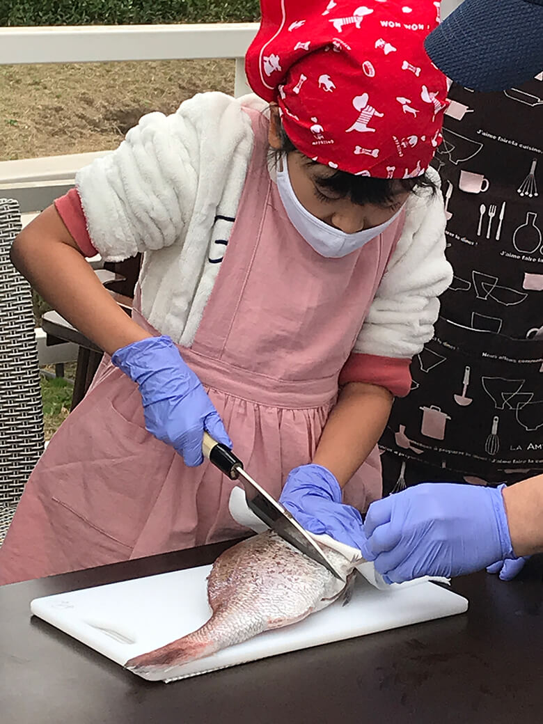 親子で魚をさばいて食べて海の資源を学ぶ Wwfジャパン